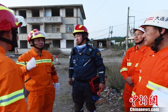 通過此次演練，進(jìn)一步檢驗了部隊實戰(zhàn)能力，增強了官兵自信心?！菈鄢?攝